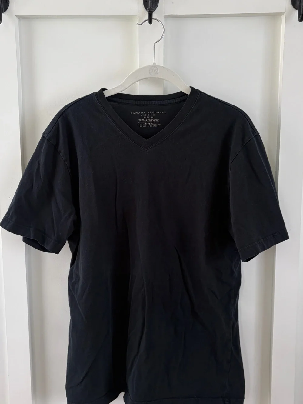 Banana Republic Men’s Black V-Neck T-Shirt | Size Medium | Classic Cotton Tee